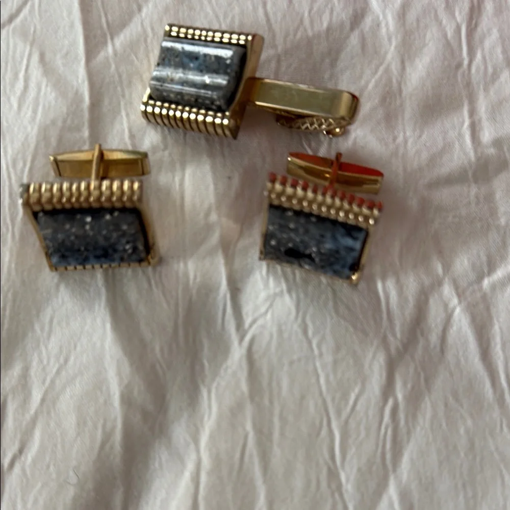 Vintage confetti lucite Gold Tone Cufflinks and Tie Clip